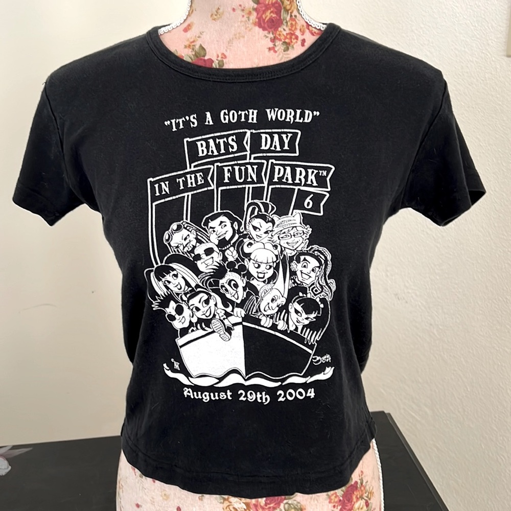 Bats Day in the Fun Park 2004 Gothic Disneyland baby Tee T-shirt Size L